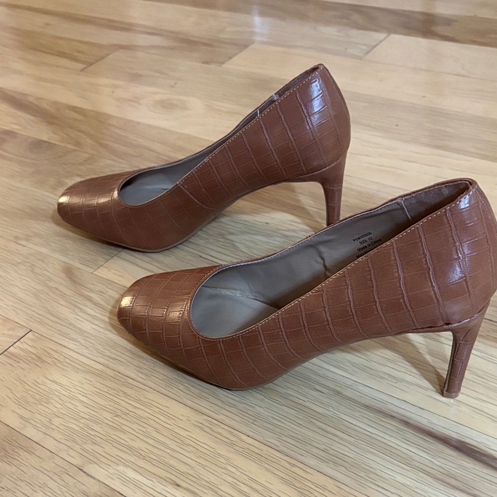 Crown Vintage Tan Croc-Embossed Heels Size 12 - Picture 3 of 6